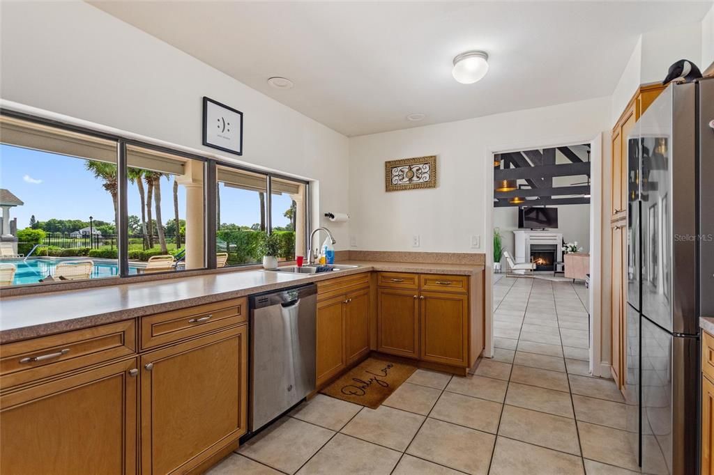 For Sale: $289,000 (2 beds, 2 baths, 1065 Square Feet)