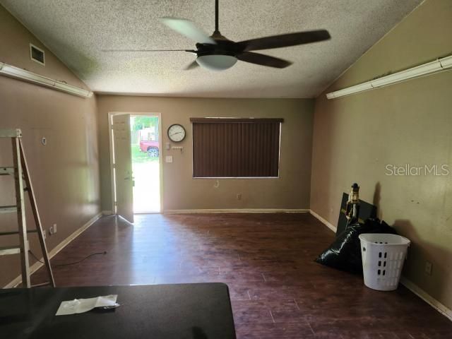 For Sale: $169,000 (2 beds, 1 baths, 868 Square Feet)