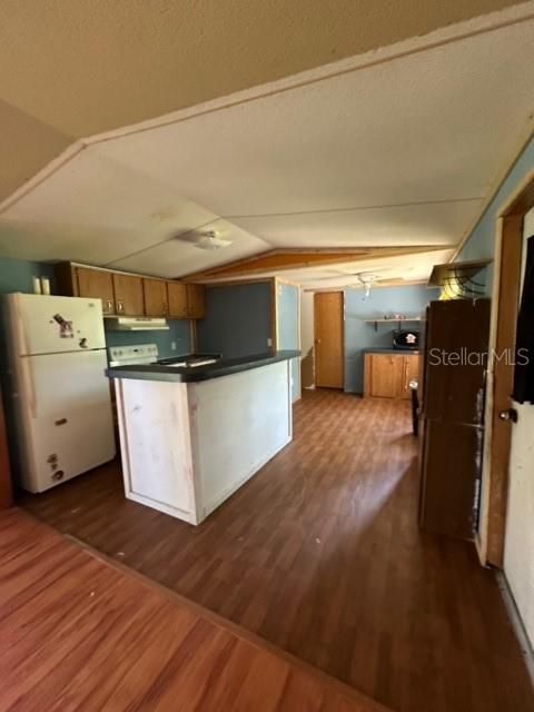 For Sale: $120,000 (2 beds, 2 baths, 924 Square Feet)