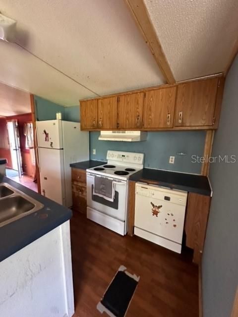 For Sale: $120,000 (2 beds, 2 baths, 924 Square Feet)