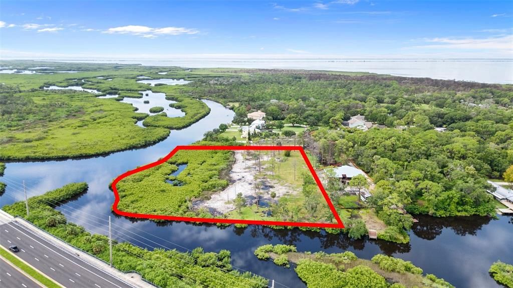 На продажу: $1,430,000 (5.12 acres)