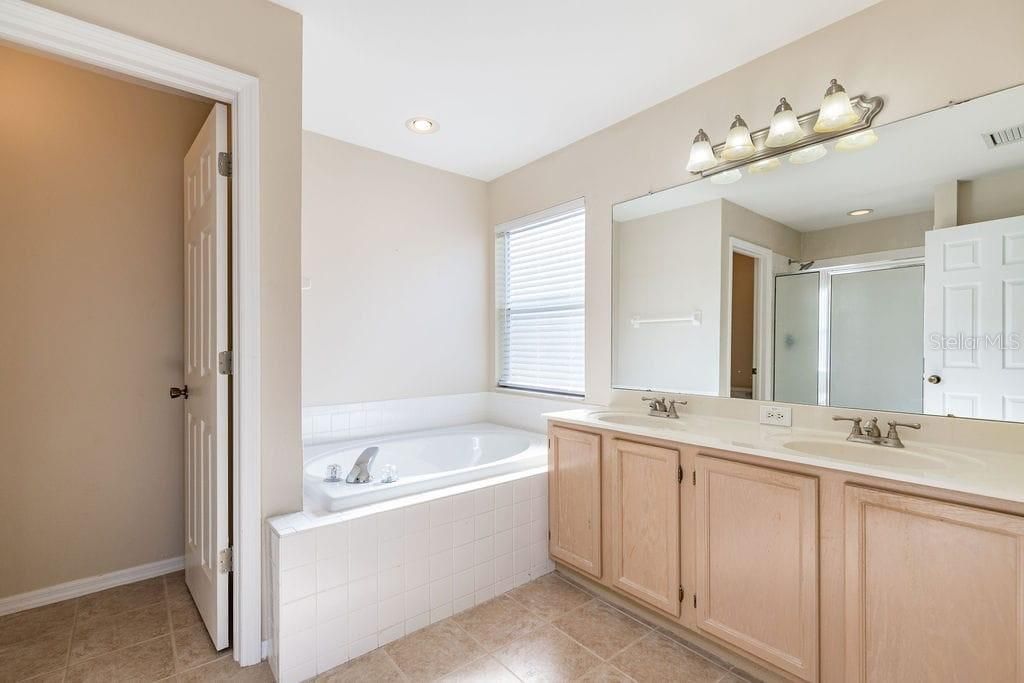 Active With Contract: $2,500 (3 beds, 2 baths, 2424 Square Feet)