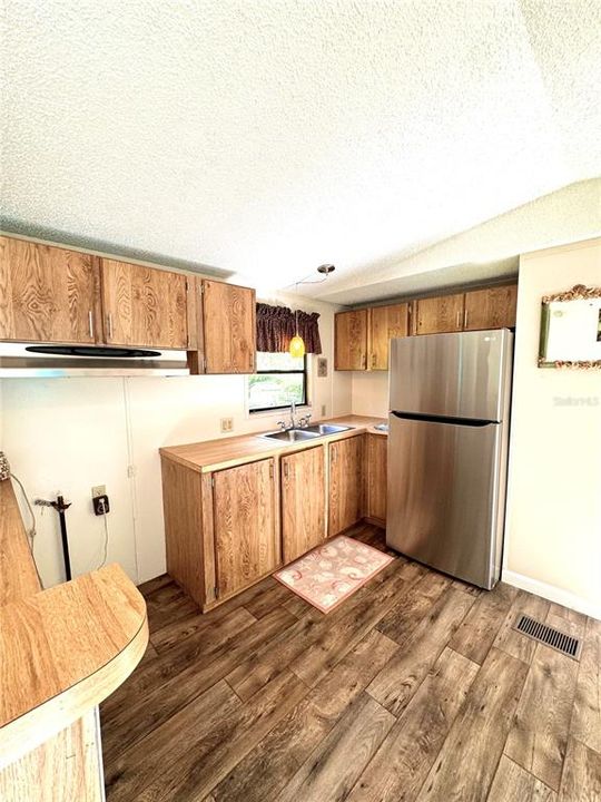 For Sale: $112,000 (2 beds, 1 baths, 784 Square Feet)