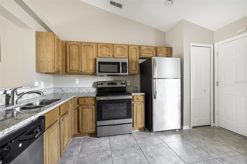 For Rent: $1,990 (3 beds, 2 baths, 1233 Square Feet)