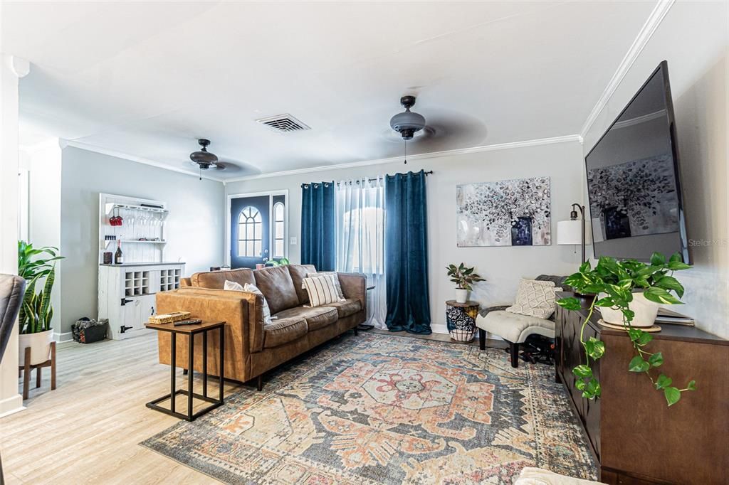 Active With Contract: $214,900 (2 beds, 2 baths, 1008 Square Feet)