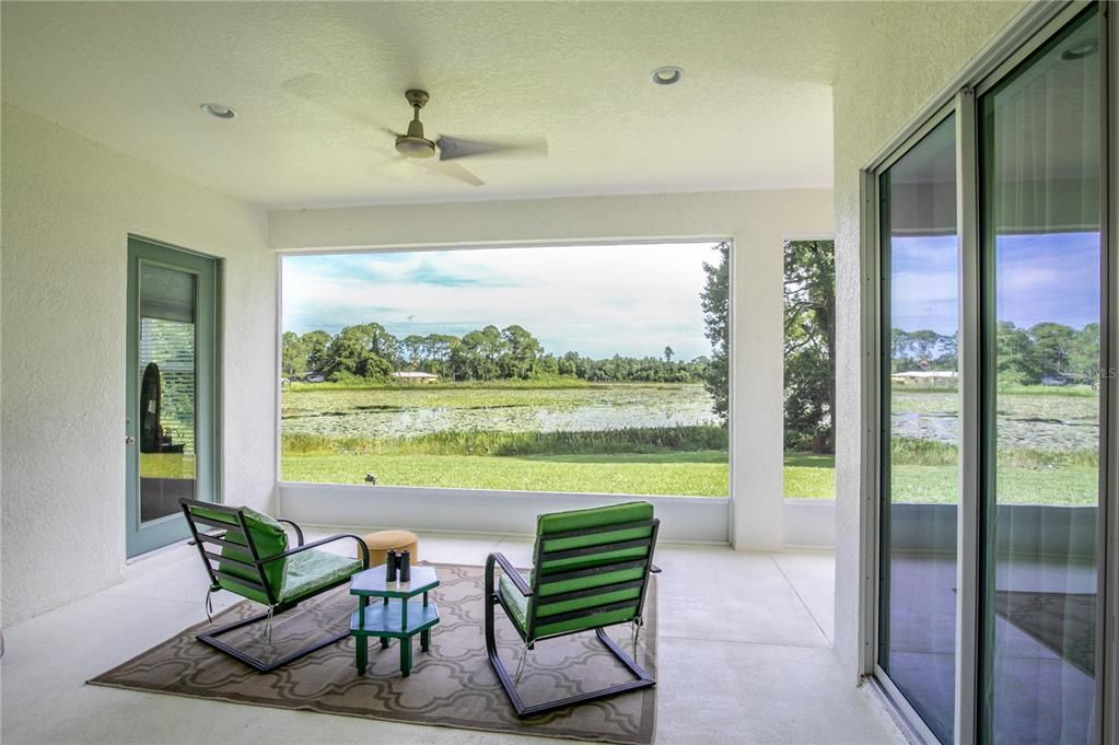 Large rear screened lanai.