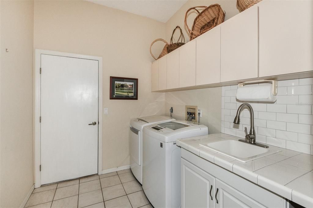 Active With Contract: $549,000 (3 beds, 2 baths, 2686 Square Feet)