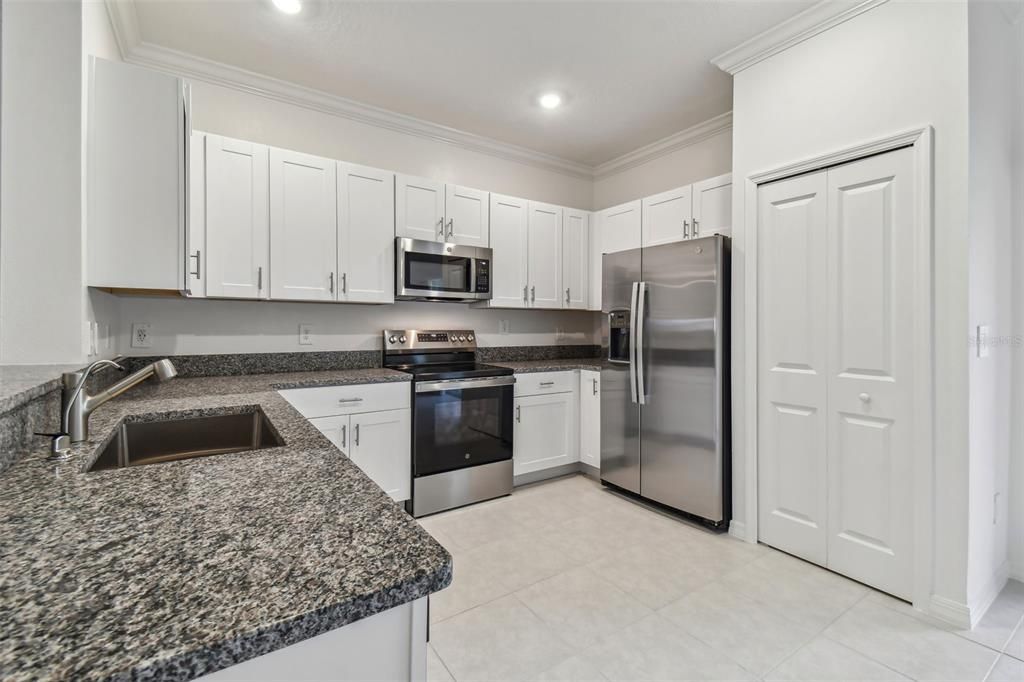 Active With Contract: $1,950 (3 beds, 2 baths, 1634 Square Feet)