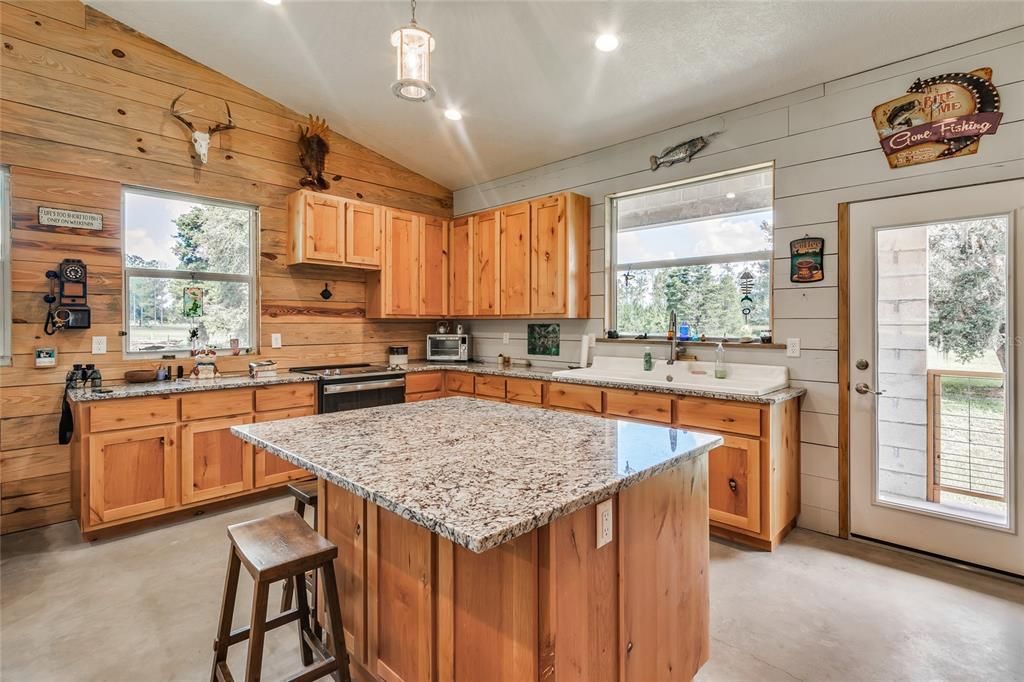 For Sale: $599,000 (2 beds, 2 baths, 1260 Square Feet)