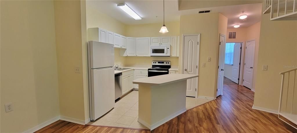 For Rent: $1,800 (2 beds, 2 baths, 1131 Square Feet)