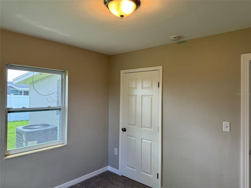 Active With Contract: $184,900 (3 beds, 1 baths, 874 Square Feet)