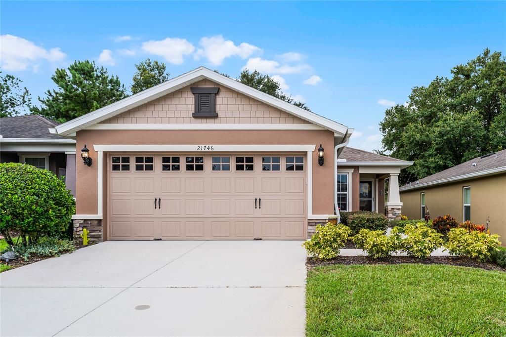 Active With Contract: $340,000 (3 beds, 2 baths, 1415 Square Feet)