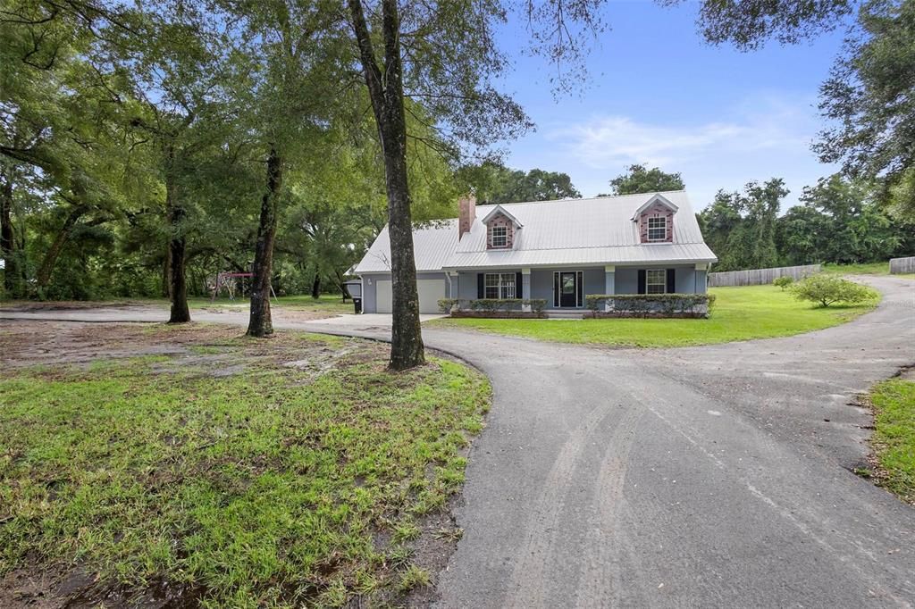 For Sale: $825,000 (4 beds, 2 baths, 2500 Square Feet)