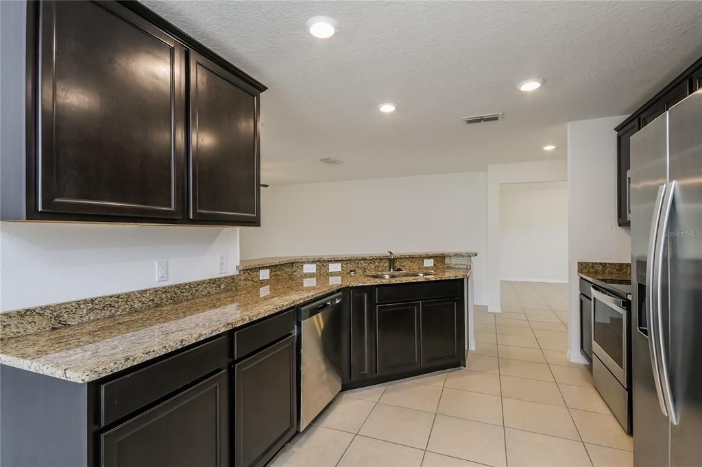 For Rent: $1,725 (3 beds, 2 baths, 1563 Square Feet)