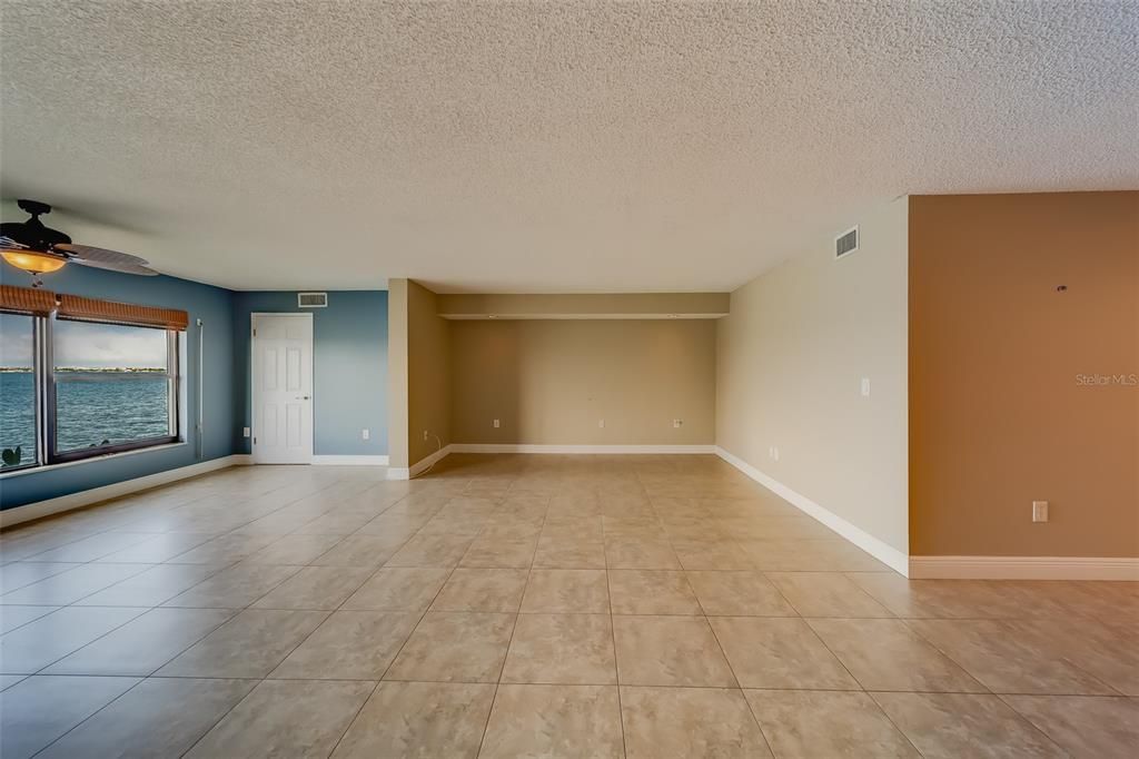 For Sale: $313,000 (1 beds, 1 baths, 1170 Square Feet)