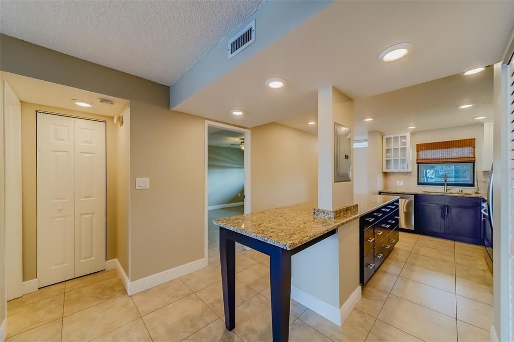 For Sale: $313,000 (1 beds, 1 baths, 1170 Square Feet)