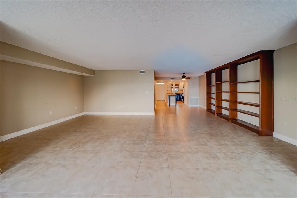 For Sale: $313,000 (1 beds, 1 baths, 1170 Square Feet)