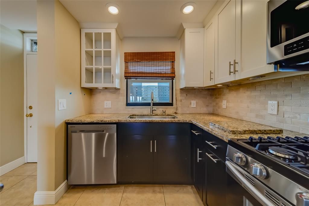 For Sale: $313,000 (1 beds, 1 baths, 1170 Square Feet)