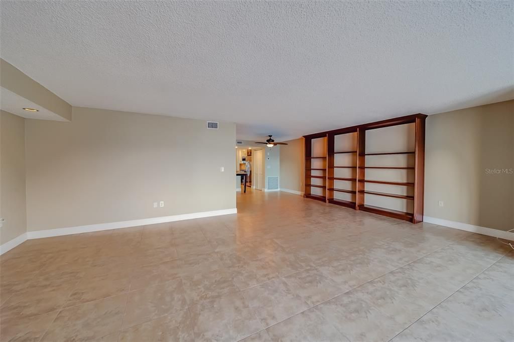 For Sale: $313,000 (1 beds, 1 baths, 1170 Square Feet)