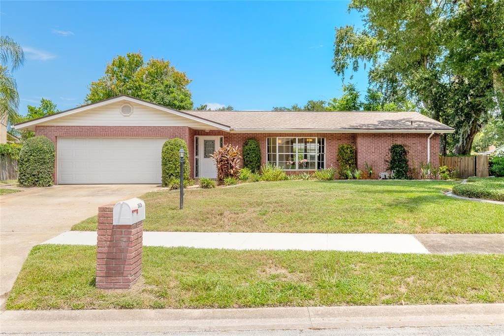 Active With Contract: $295,000 (3 beds, 2 baths, 1797 Square Feet)