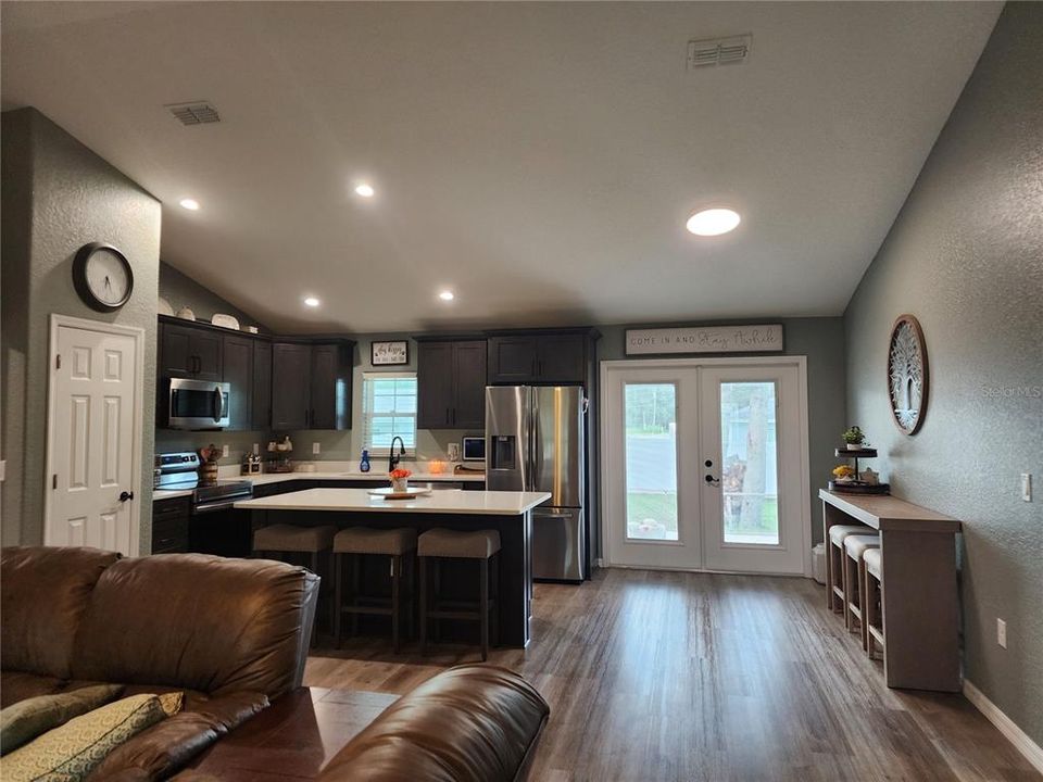 For Sale: $314,000 (3 beds, 2 baths, 1471 Square Feet)