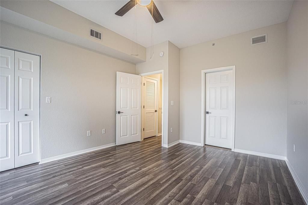 Active With Contract: $2,850 (2 beds, 2 baths, 1349 Square Feet)