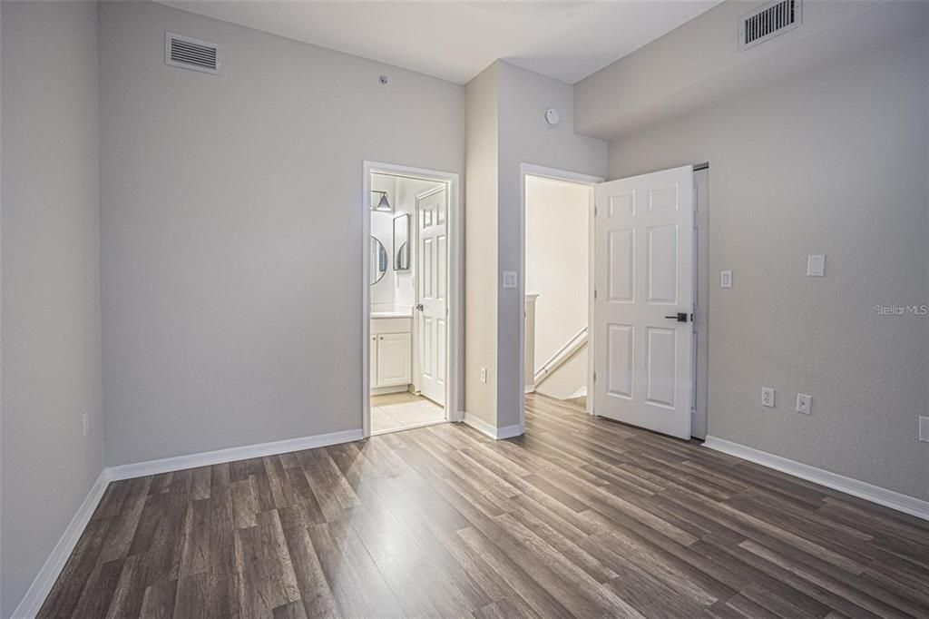 Active With Contract: $2,850 (2 beds, 2 baths, 1349 Square Feet)