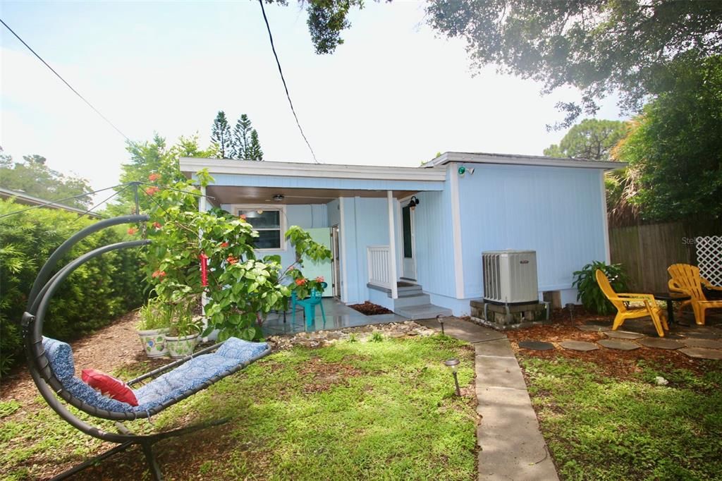 For Sale: $360,000 (3 beds, 2 baths, 936 Square Feet)