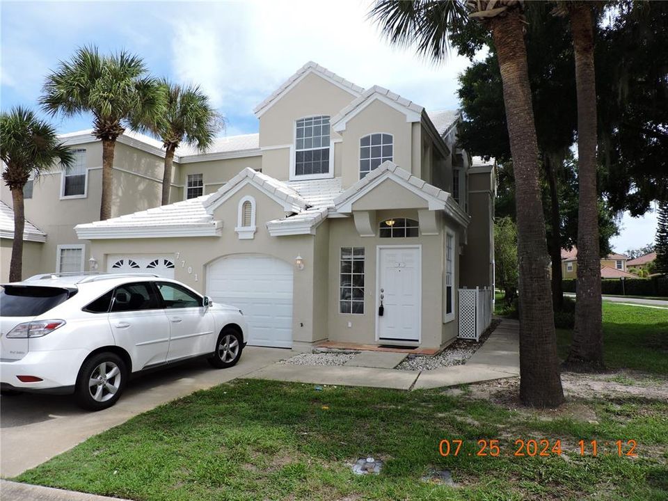 Active With Contract: $2,275 (2 beds, 2 baths, 1337 Square Feet)