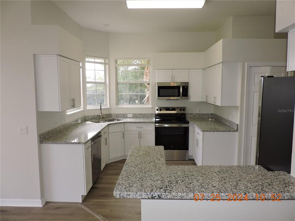 Active With Contract: $2,275 (2 beds, 2 baths, 1337 Square Feet)