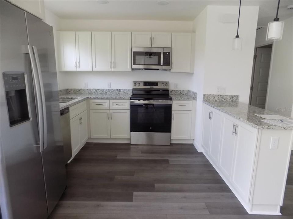 Recently Rented: $1,800 (3 beds, 2 baths, 1228 Square Feet)