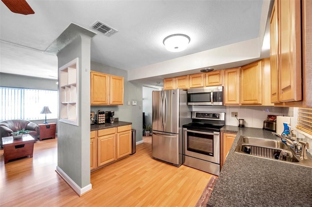 For Sale: $379,999 (2 beds, 1 baths, 1091 Square Feet)