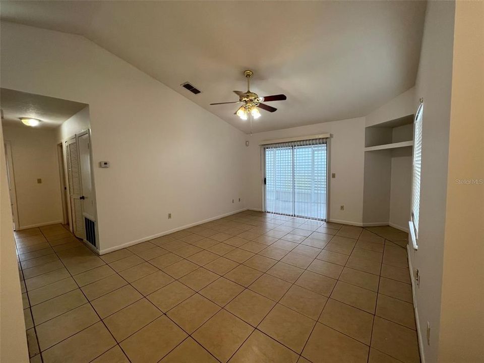 For Rent: $1,950 (2 beds, 2 baths, 999 Square Feet)