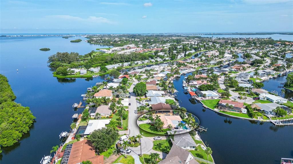 Aerial showing how close to Sarasota Bay.