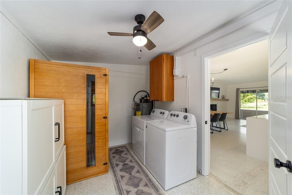 Active With Contract: $359,900 (3 beds, 2 baths, 1496 Square Feet)