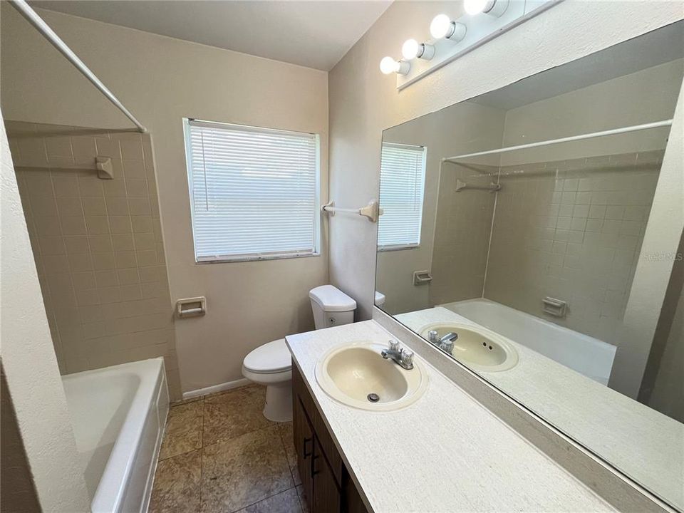 For Rent: $1,199 (2 beds, 1 baths, 854 Square Feet)