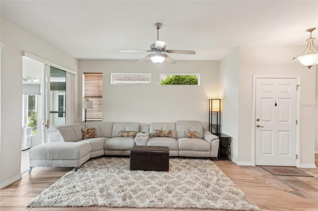 Active With Contract: $309,900 (2 beds, 2 baths, 1396 Square Feet)