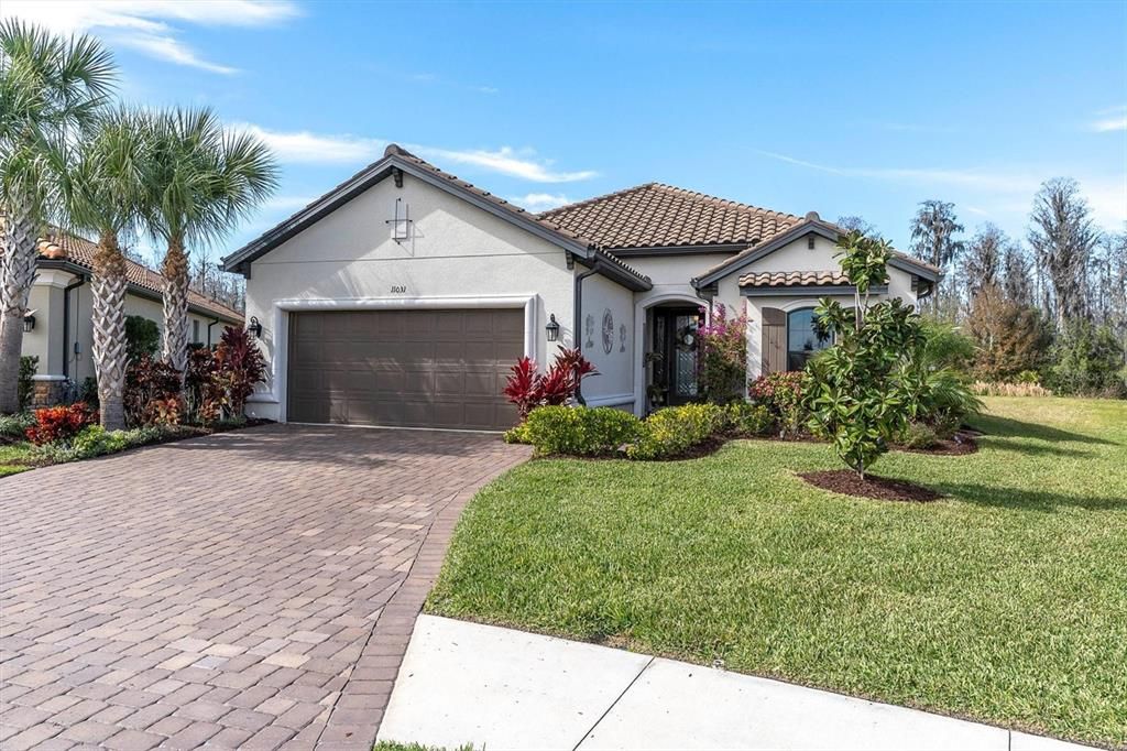 Active With Contract: $829,000 (3 beds, 3 baths, 2317 Square Feet)