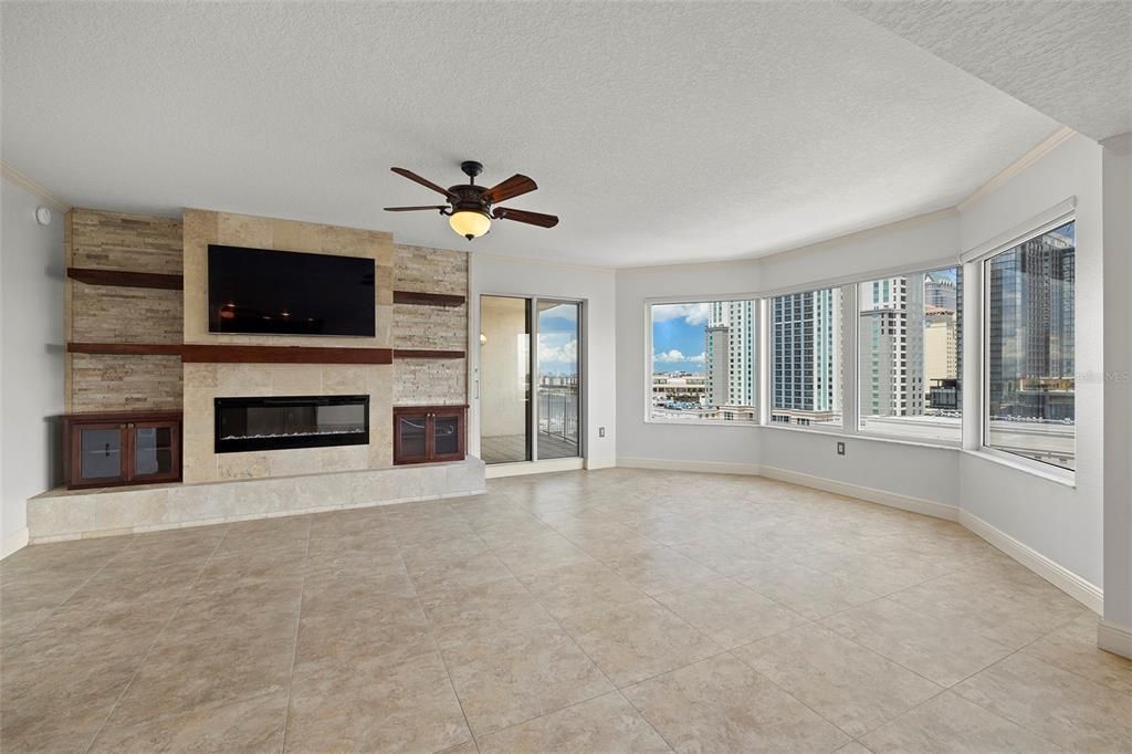 Active With Contract: $4,950 (2 beds, 2 baths, 1821 Square Feet)