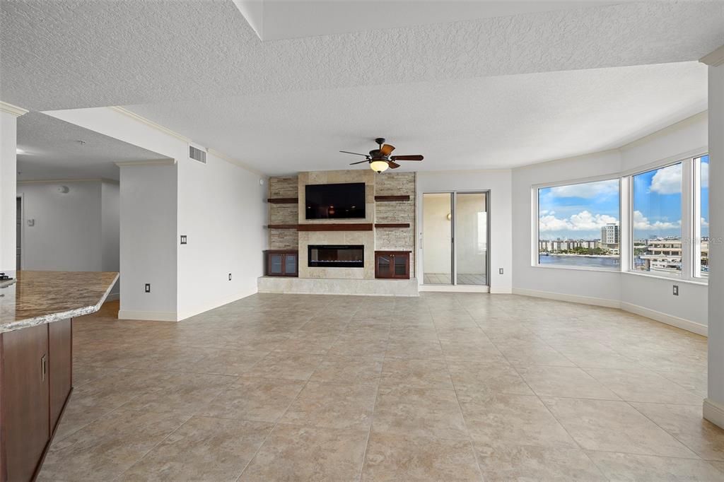 Active With Contract: $4,950 (2 beds, 2 baths, 1821 Square Feet)