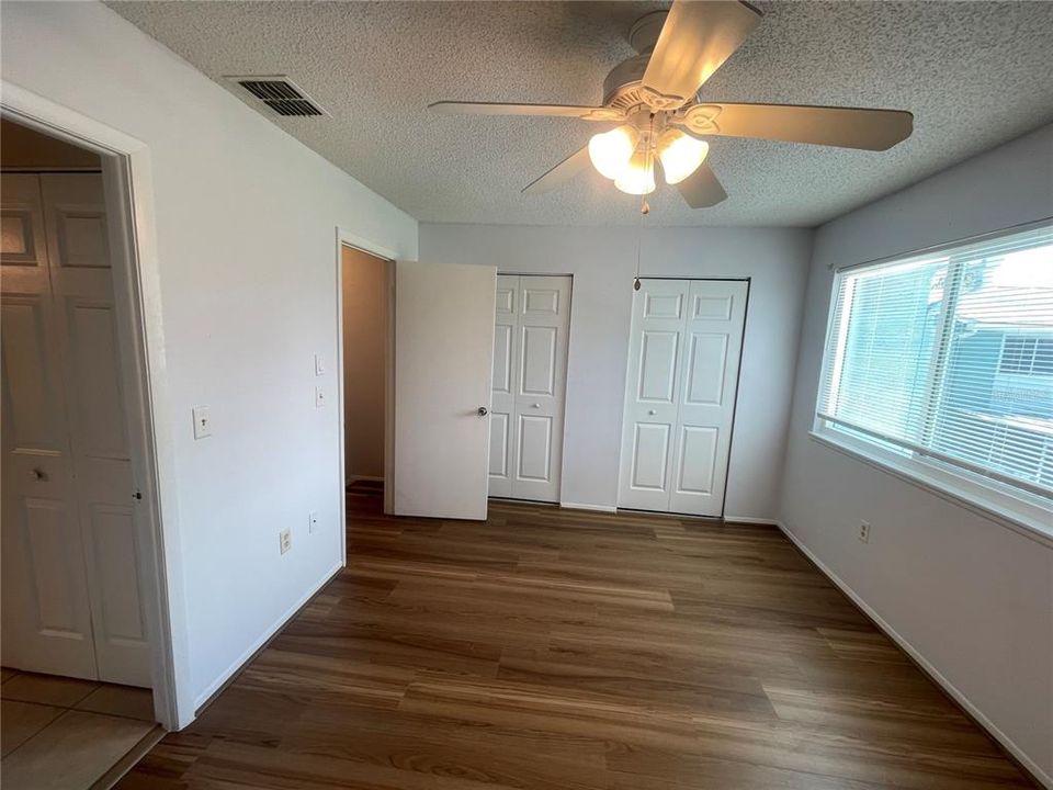 Active With Contract: $1,700 (2 beds, 1 baths, 990 Square Feet)