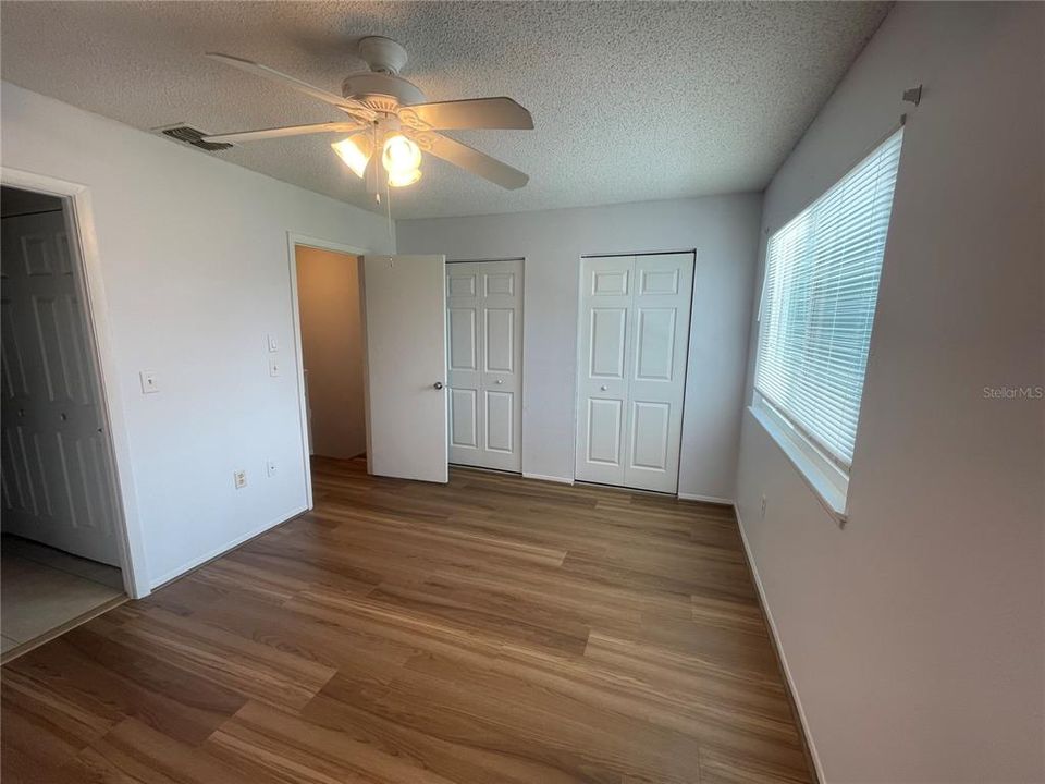 Active With Contract: $1,700 (2 beds, 1 baths, 990 Square Feet)