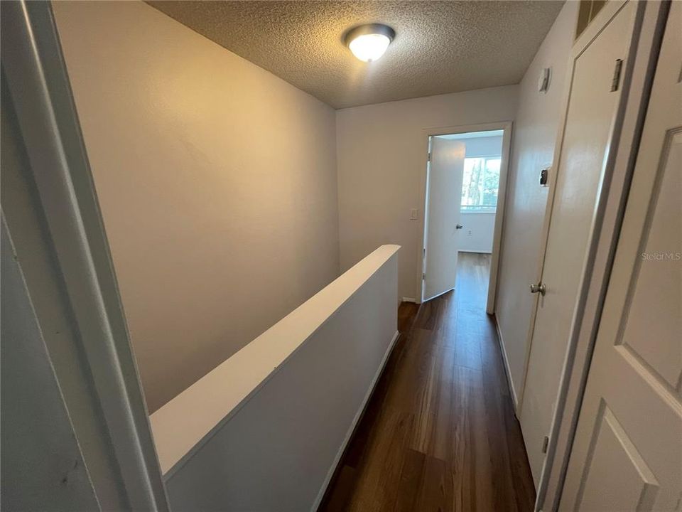 Active With Contract: $1,700 (2 beds, 1 baths, 990 Square Feet)