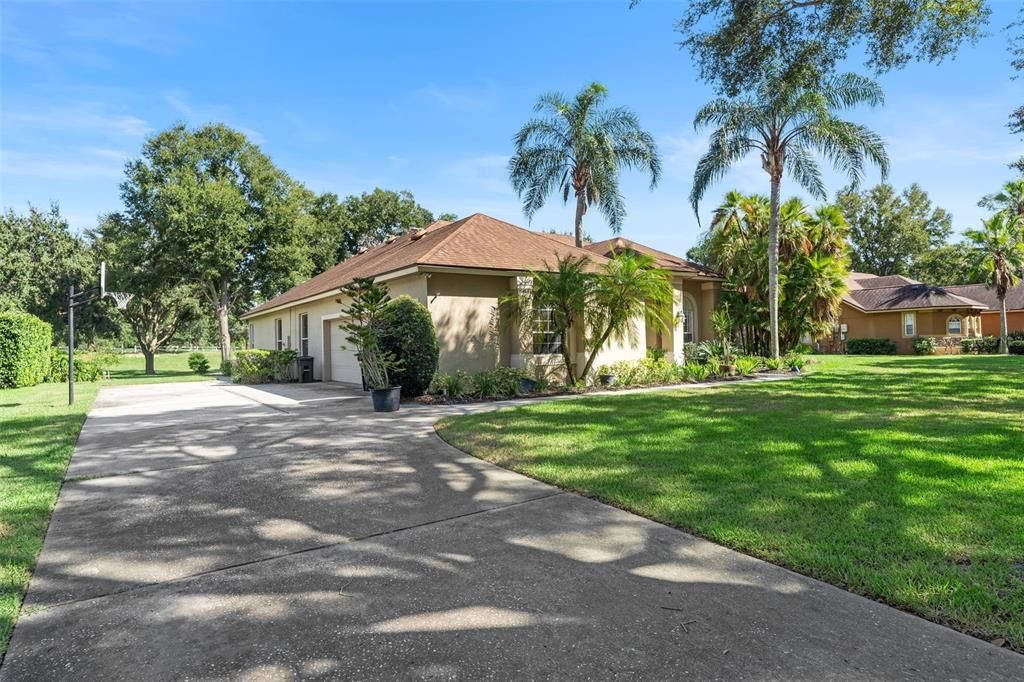 Ridgewind Way 3-Car Garage