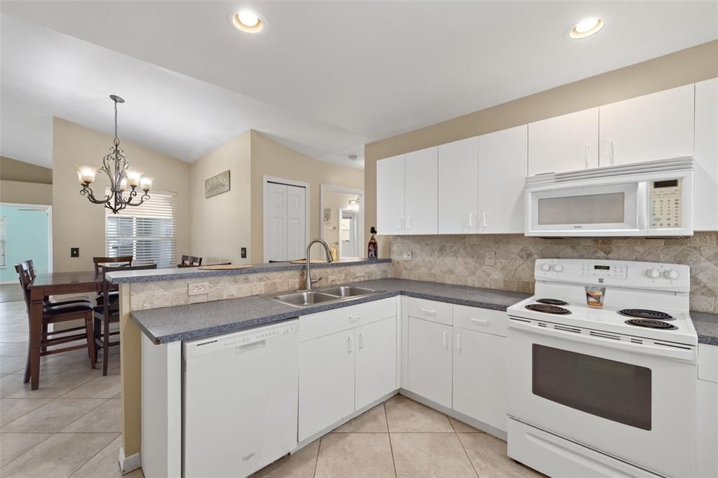 For Sale: $380,000 (3 beds, 2 baths, 1578 Square Feet)