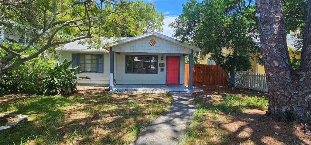 Recently Rented: $2,300 (2 beds, 1 baths, 840 Square Feet)