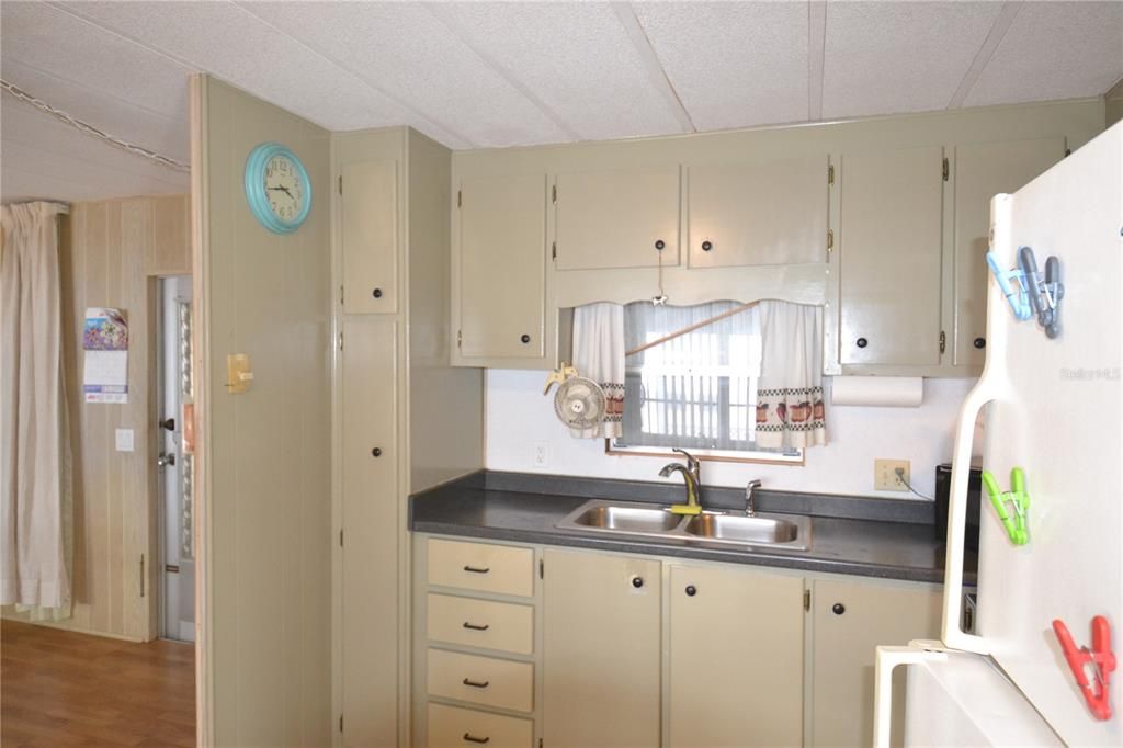 For Sale: $85,000 (2 beds, 2 baths, 720 Square Feet)