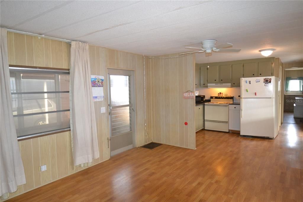 For Sale: $85,000 (2 beds, 2 baths, 720 Square Feet)