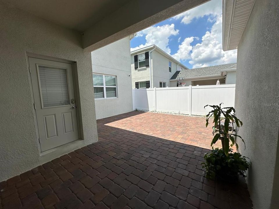 Active With Contract: $2,650 (3 beds, 2 baths, 1717 Square Feet)