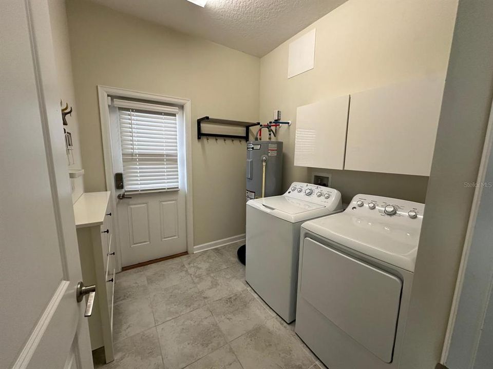 Active With Contract: $2,650 (3 beds, 2 baths, 1717 Square Feet)